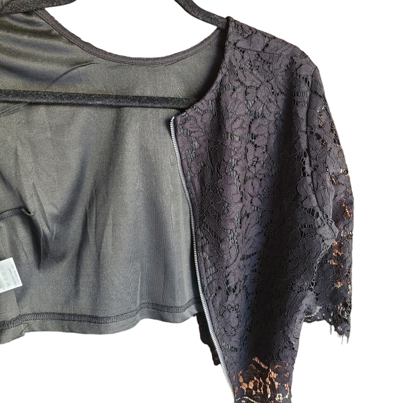 Black Lace Crop Blouse - Picture 8 of 12